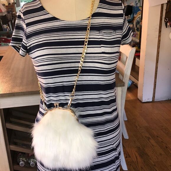NWOT Faux Fur Gold Clasp Close Crossbody Shoulder Bag Removable Strap 4 Clutch - Picture 1 of 17